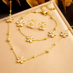 Ensemble de <span class=keywords><strong>bijoux</strong></span> ajustable en or pour femmes Fatingna, en acier inoxydable, fleur avec pierre en zircon, comprenant collier, boucles d'oreilles, bracelet - Product Image 1