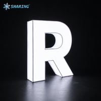 Enseigne suspendue au plafond avec lettres en relief éclairées par LED personnalisées pour le branding intérieur des clubs de billard et salles de jeux