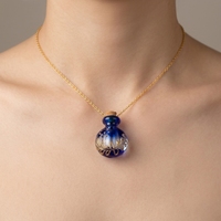 Pendentif diffuseur d'huiles essentielles et de parfums en verre de Murano fait main, mini-bouteille, style lampwork, breloque tendance pour la fabrication de bijoux