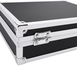 Maletín de Aluminio Plateado y Negro con Cerradura para Hombre, 22x16x7.5cm - Product Image 5