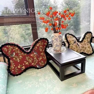 Coussin décoratif de style rétro au design unique ; Coussin de canapé de chambre haut de gamme, style français, luxe léger, motif papillon ; Grand coussin de sol. - Product Image 4