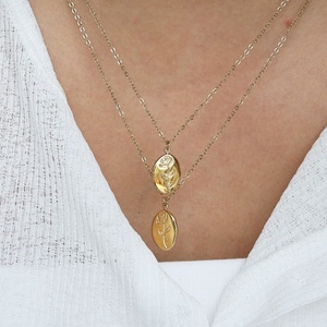 Collier Rose Rétro Exquis Haut de Gamme en Acier Inoxydable avec Pendentif Fleur Simple Plaqué Or 18K pour Enfants - Product Image 1