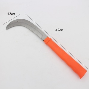 Falce in Acciaio al Manganese <span class=keywords><strong>con</strong></span> Lama Affilata e <span class=keywords><strong>Manico</strong></span> in Plastica, Coltello per Tagliare il Cocco, Attrezzo Agricolo Monomanuale <span class=keywords><strong>con</strong></span> <span class=keywords><strong>Manico</strong></span> <span class=keywords><strong>Lungo</strong></span> - Product Image 1