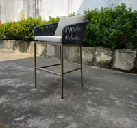Ensemble table et chaises de bar d'extérieur Maryard en aluminium tressé, confortable, pour patio, villa, hôtel, restaurant, vente en gros, sur mesure
