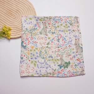 2025 tendance en gros produits vente Double couche bois de santal coton bébé couverture Animal fleur dessin animé motif mouchoir - Product Image 4