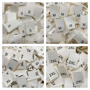 Marchio di codice stampato numero di dimensioni <span class=keywords><strong>etichette</strong></span> di <span class=keywords><strong>abbigliamento</strong></span> <span class=keywords><strong>etichette</strong></span> di formato tessuto <span class=keywords><strong>abbigliamento</strong></span> taglia etichetta di collo <span class=keywords><strong>per</strong></span> indumento in magazzino - Product Image 4