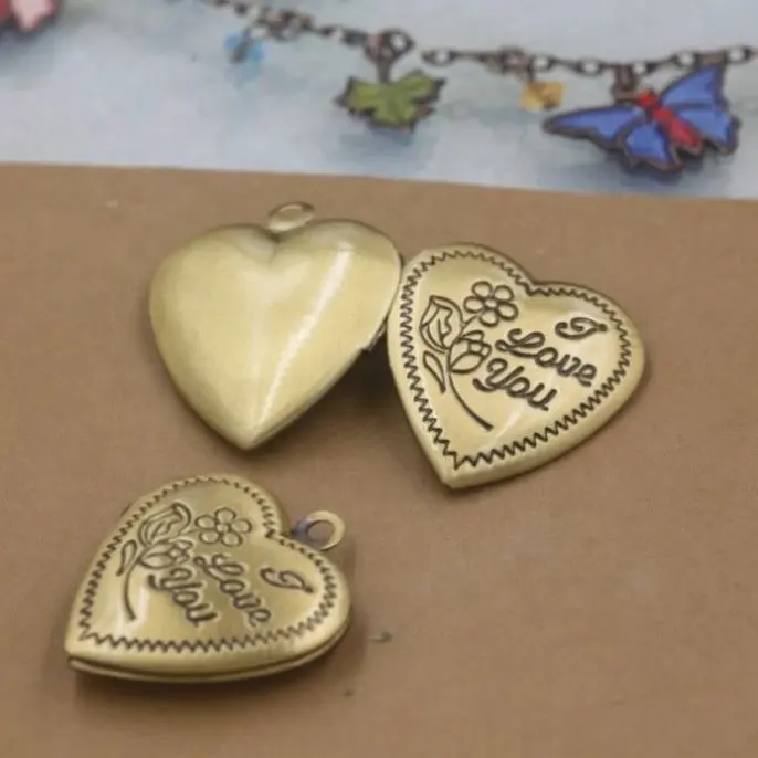 Medaglione galleggiante a forma di cuore in rilievo rosa con pendente a forma di medaglione in ottone placcato oro Vintage all'ingrosso