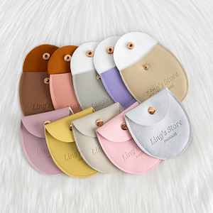 Pochette à bijoux ovale personnalisée en cuir PU 7,8x8,5 cm avec bouton doré pour collier et bague, protection anti-poussière - Product Image 1