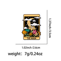 Broche personnalisée en émail sur le thème du Tarot : Lune, avec lune croissante fantaisie, étoiles et motifs floraux – Cadeau spirituel, broche mystique