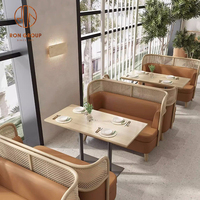 Moderne luxe demi-cercle incurvé hôtel hospitalité bois commercial cuir restaurant meubles stand sièges table chaise ensemble