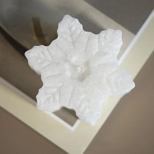Bougie de cire de soja parfumée aux fleurs de neige de Noël pour la décoration de la maison pour les fêtes de Noël comme Thanksgiving Pâques - Product Image 4