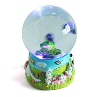 Globe de neige animal personnalisé Ocean World avec des flocons de neige blancs et de la musique, un globe d'eau fabricant professionnel de globe de neige