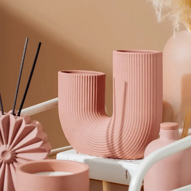 YBH Customize Home Decoration Porcelain Flower Vases Nordic Creative Modern Wedding Decor Vases Minimalist Classic Ceramic Vase