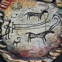 Seidenstraßen-Talisman mit Solar-Gott-Motiv aus Ton, antike heilige Steinkunst für Manifestation & Reinigung, Dekoration für positive Energie.