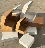 Petites boîtes d'expédition en carton ondulé personnalisées avec logo, recyclées, 6x6x6, gaufrage, estampage à chaud or, laminage mat, effet dégradé