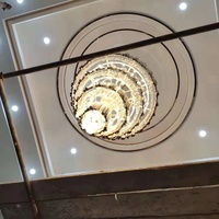 Lustre suspendu LED moderne de luxe personnalisable pour grand projet hôtelier, luminaire de décoration intérieure sur mesure pour hall d'hôtel