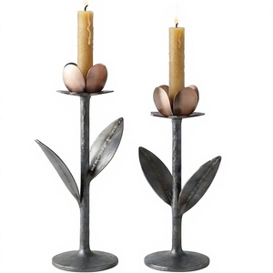 เชิงเทียนรูปดอกทิวลิปเหล็กตีลายพร้อมใบไม้สำหรับตกแต่งบ้าน - Product Image 4