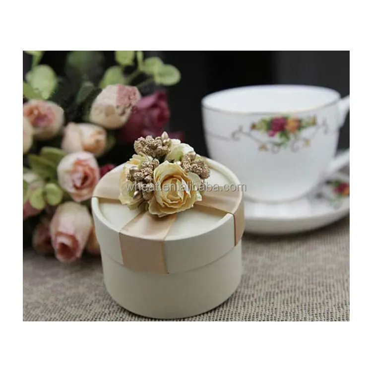 Faveurs de mariage Fabricant chinois Cadeau de mariage Boîte de papier bonbon ronde en or personnalisée avec décoration florale