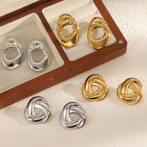 ต่างหูสแตนเลสทรงเรขาคณิตแบบเรียบง่าย ดีไซน์เกลียว ชุบทอง 18k สำหรับผู้หญิง เข้าได้กับทุกชุด รุ่น Hypoallergenic - Product Image 1