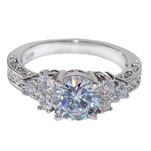 Anello con Pietra Scintillante Ispirato all'Arco del Cuore per Donne, Elegante Stile Nuziale, Gioiello da Dito alla Moda - Product Image 4