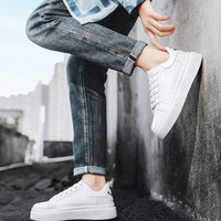 Baskets blanches respirantes à plateforme pour hommes, à lacets, décontractées, style skate, tendance, polyvalentes, à semelle épaisse, pour étudiants, chaussures de marche quotidiennes
