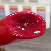 Botella de champú plana de plástico PET de 250ml con tapa abatible grande Contenedor de lavado de pelo rojo Embalaje