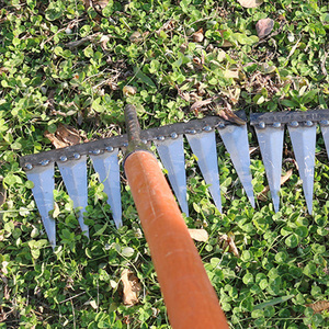 Râteau de jardin Offre Spéciale avec 6 dents en métal Râteau en fer <span class=keywords><strong>pour</strong></span> le jardinage et le désherbage Râteau à copeaux avec poignée Râteau tout acier - Product Image 6
