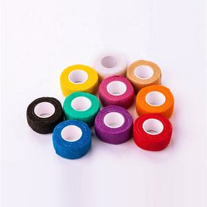 2,5cm 4,5m Selbstklebender Verband Kohäsiver Verband Selbsthaftender Schutz-Fingertape Nagelaufkleber Wickelband für Tattoos Haustiere Sport - Product Image 4