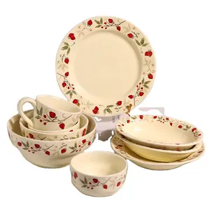 2023 nouveau Design assiettes en céramique personnalisé fraise forme décalcomanie dîner ensemble crémeux porcelaine vaisselle ensembles 7 pièces