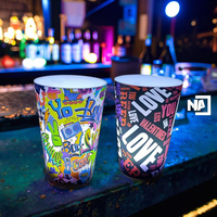 Vente en gros de gobelets lumineux à LED avec logo personnalisé, 14 oz, gobelets lumineux à LED, verres à vin en plastique, mugs modernes, gobelets pour boisson pour les fêtes