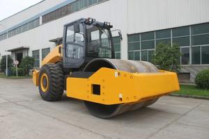 2025 Neue <span class=keywords><strong>20</strong></span>-Tonnen-Einzylinder-Hydraulik-Straßenwalze CLG6120E Vibrationswalze mit Padfoot und Ersatzteilen - Product Image 4