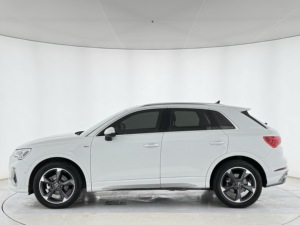 รถยนต์มือสอง ปี 2019 <span class=keywords><strong>Audi</strong></span> <span class=keywords><strong>Q3</strong></span> 40 TFSI Sportback <span class=keywords><strong>S</strong></span>-<span class=keywords><strong>line</strong></span> SUV พร้อมห้องโดยสารแบบ Virtual Cockpit และหลังคา Panoramic Sunroof พร้อมส่งออก มีสินค้าในสต็อก - Product Image 3