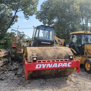 Compacteur à roues vibrantes double tambour Dynapac CA301D avec moteur diesel et pompe à roulement à billes à vendre - Product Image 6