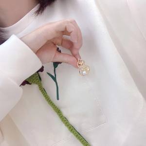 Broche plate en forme de fleur de gourde d'eau douce naturelle de 8 mm, bijoux Fulu avec légère imperfection, pour cadeaux, vente en gros - Product Image 4