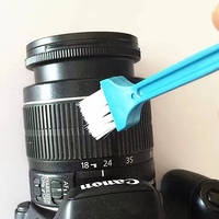 Brosse de nettoyage de clavier légère bleu ciel Bonita, en nylon écologique, style raclette, avec logo personnalisé et manche en plastique