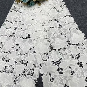 Tissu en dentelle guipure blanche haut de gamme, broderie florale 3D, dentelle de mariée française au mètre pour robe de mariée et couture - Product Image 2
