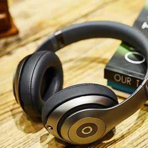 Coussinets d'oreille pas chers en cuir protéiné noir, gris clair et rouge pour <span class=keywords><strong>Beats</strong></span> <span class=keywords><strong>Studio</strong></span> <span class=keywords><strong>2</strong></span> 3 – Remplacement de coussinets d'écouteurs - Product Image 5