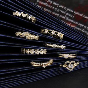 Juego de 9 Anillos Apilables de Diseño Minimalista de Lujo con Zirconia en Forma de Corazón, Joyería Versátil para Uso Diario para Mujer - Product Image 1