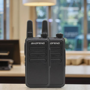 对讲机 BF-R5 Bf5R 超高频段迷你接触式户外狩猎徒步手持双向无线电对讲机 - Product Image 1