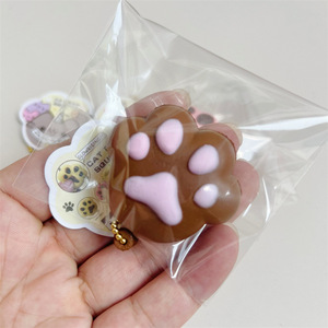 Pendentif anti-stress ultra-doux en PU, en forme de patte de chaton de dessin animé, à récupération lente, effet pain simulé - Product Image 4