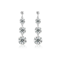 Boucles d'oreilles pendantes en argent sterling 925 avec moissanite ronde taille brillant de 2 carats pour femme, boucles d'oreilles pendantes linéaires à 3 pierres en moissanite et diamant