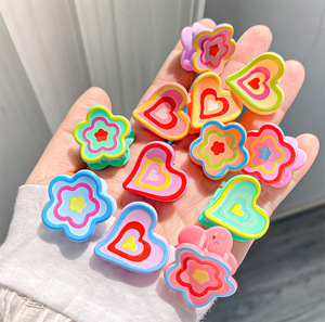 Hot Selling Colorful Y2K <b>Sweet</b> Unisex 2.5cm Mini Heart Plastic Resin Hair Claw Clips for Side and <b>Flower</b> Hair in Stock - Product Image 3