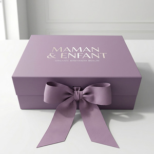Boîte cadeau pliante magnétique personnalisée en lilas avec ruban pour ensembles bébé deux pièces : <span class=keywords><strong>T</strong></span>-shirts, sweat-shirts, leggings, salopettes - Product Image 1