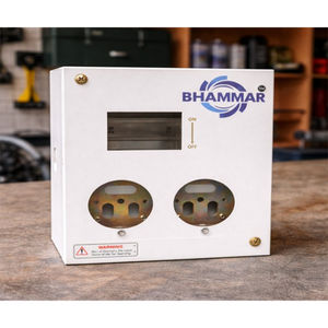 Boîtier de distribution industriel métallique 2 prises + 1 TPN 20/3 Ampères, modèle KK47, OMDMS SHIPPING CORPORATION PRIVATE - Product Image 1