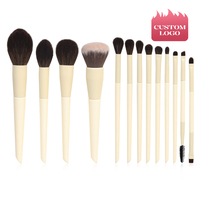 12Pcs OEM Gagang Putih Multifungsi Grosir Berkualitas Tinggi Set Kuas Makeup Profesional Vegan Sintetis Kustom dari Pemasok