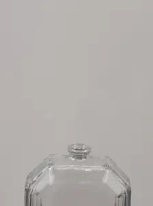 Frascos de perfume de vidro quadrados de alta qualidade com capacidade de 30ml com superfície de decalque atacado para embalagens de óleo essencial de maquiagem profissional