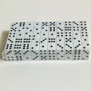 Venta al por mayor de fábrica: Dados acrílicos D6 blancos de 19 mm con puntos negros y esquinas cuadradas - Product Image 4