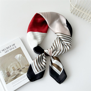 Nouveau Design Foulard Toucher Soie Impression Personnalisée Fleur Carré Sergé Foulard de Sac Soie pour Femme Haute Qualité - Product Image 4