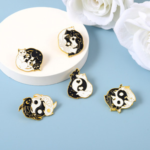 Großhandel niedlichen Mode Cartoon Metall Anstecknadeln Vergoldung Anime Design Abzeichen Weiche Emaille Pins UV & Offsetdruck Souvenir - Product Image 1