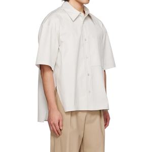 เสื้อเชิ้ตผ้าฝ้ายสีเทาทรงหลวม แขนสั้น ตะเข็บข้างระบายอากาศ มีกระเป๋าปะ  สำหรับผู้ชาย พร้อมโลโก้แบบกำหนดเอง - Product Image 2